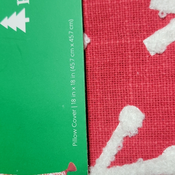 NWT 2pc COVERS PILLOW Christmas snowflake, red & white, by Place & Time - Picture 3 of 6
